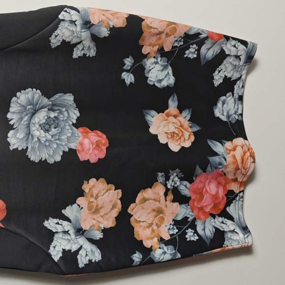 FANTAIST Floral Sleeveless Dress - Black and Multi Size Medium - Picture 5 of 16